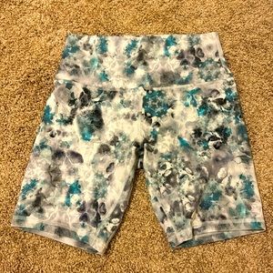 EUC lululemon kaleidofloral multi Align short 8”